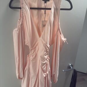 NEW WITH TAGS Bardot Mini Dress Open Shoulder & Side Size: 4 Color: Light Pink